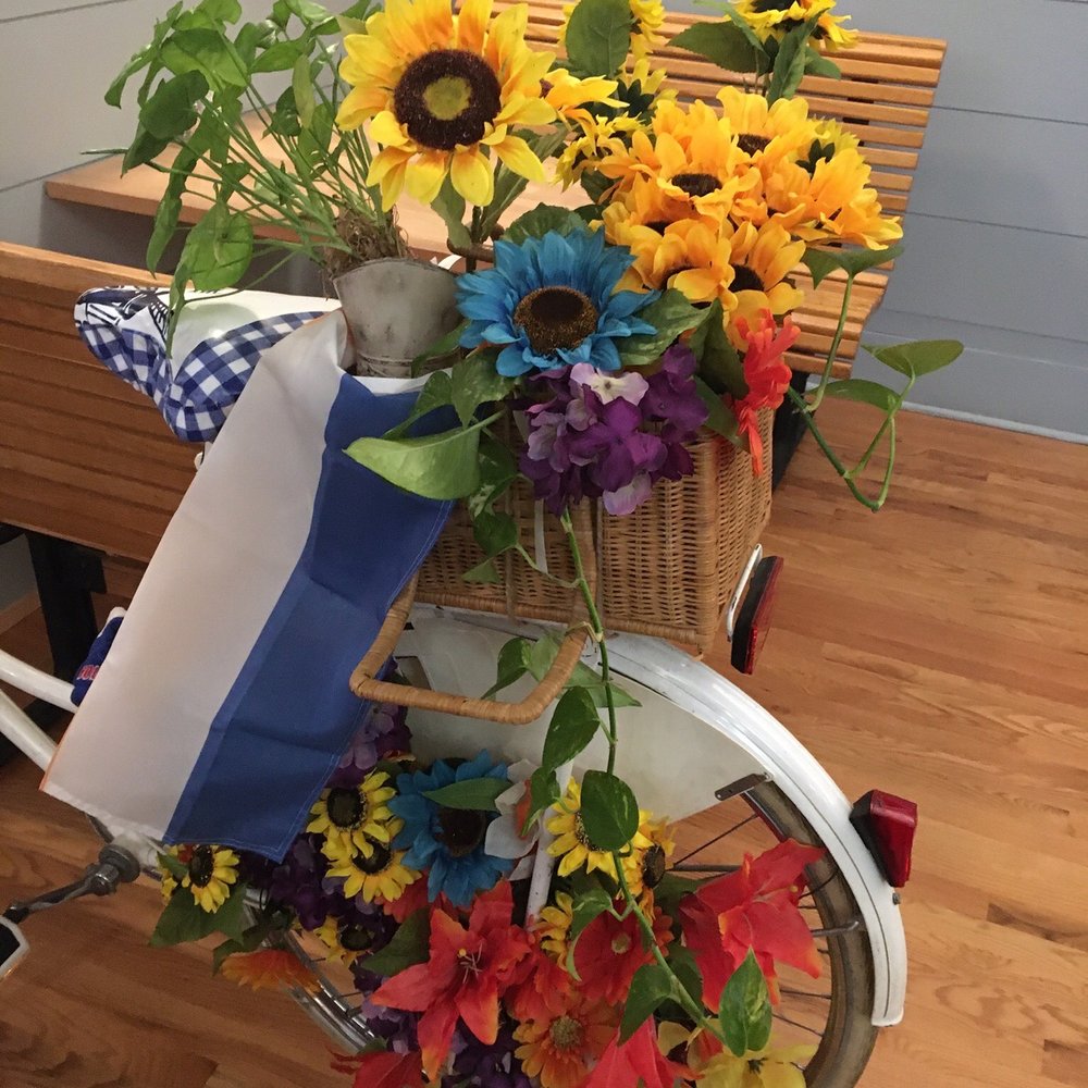 Van Gogh's Eeterie - Beautiful decor - Breakfast & Brunch Near Me - Springfield, Missouri