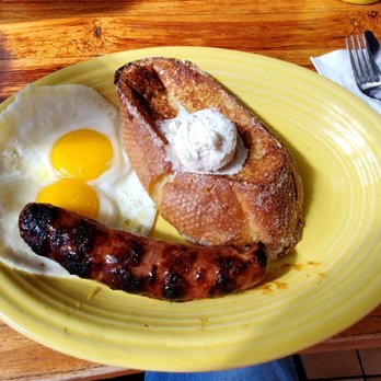 Tower Cafe - Petit Famous French Toast - Breakfast & Brunch Near Me - Sacramento, California
