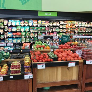 Giant Eagle - the produce section of a grocery store - Grocery Near Me - Pittsburgh, Pennsylvania