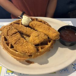 Stockholm Inn - Fried Chicken & Waffle