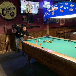 Bailey's Pub - Pool