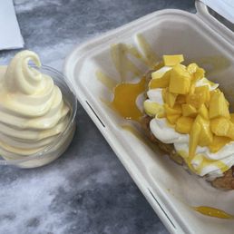 Pineapple ice cream, waffle mango Pineapple ice cream, waffle mango