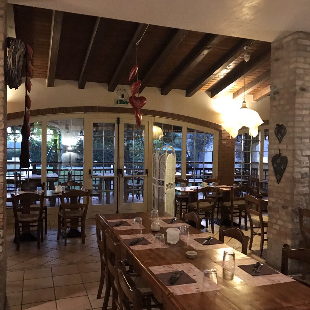 La Locanda - Barbeque Near Me - Castello d'Aviano, PN La Locanda - Barbeque Near Me - Castello d'Aviano, PN