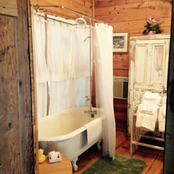Ten Oaks - Large bathroom with claw foot tub/shower. Shower is not a puny water saver, great pressure.