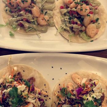 Union Social Eatery - Garlic shrimp tacos (top) & Bahn Mi grilled chicken tacos (bottom) - American Near Me - Toronto, Ontario