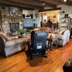 Sedona Bear Lodge - Living/common area
