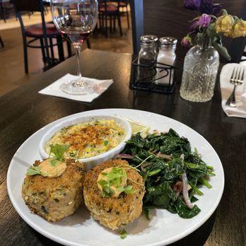 Copper & Vine - Crab Cakes, sautéed spinach, creamed corn and remoulade - Wine Tasting Classes Near Me - Irving, Texas Copper & Vine - Crab Cakes, sautéed spinach, creamed corn and remoulade - Wine Tasting Classes Near Me - Irving, Texas