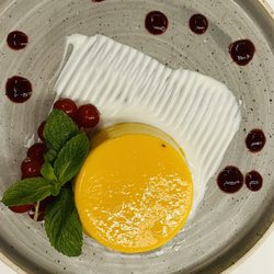 La Fata Ignorante - Mango Bavarian cream with ginger yogurt cream and currant