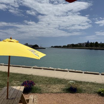 Anna's On The Lake - Lunch view - Coffee & Tea Near Me - Kenosha, Wisconsin Anna's On The Lake - Lunch view - Coffee & Tea Near Me - Kenosha, Wisconsin