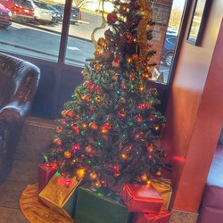 DeAngelo's - Christmas tree