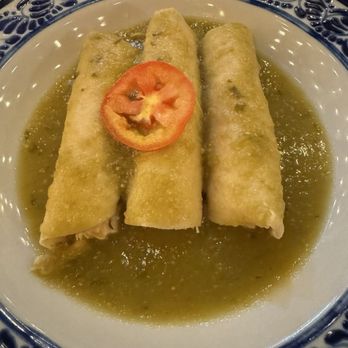 Los Tres Gallos - Chicken enchiladas with Verde sauce - Amazing - Mexican Near Me - Cabo San Lucas, BCS