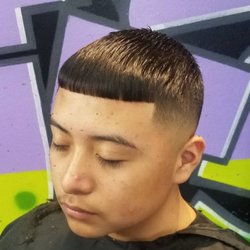 Uppercuts Barbershop - Mid razor fade
