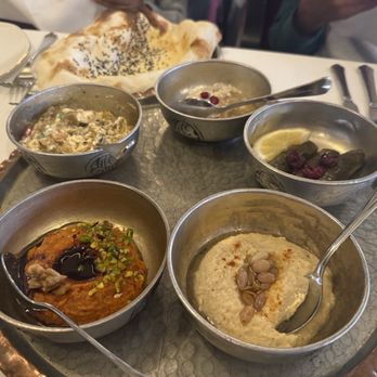 Deraliye Restaurant - Mixed Appetizer Plate - Turkish Near Me - Istanbul, 34