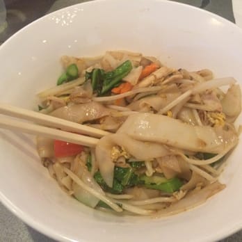 Toss Noodle Bar - Flat rice noodle with chicken and Chinese (soy) sauce was excellent - Asian Fusion Near Me - Berkeley, California Toss Noodle Bar - Flat rice noodle with chicken and Chinese (soy) sauce was excellent - Asian Fusion Near Me - Berkeley, California