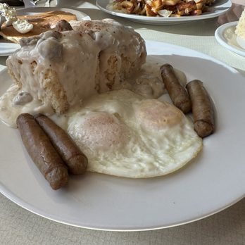 J's Restaurant & Lounge - J's Biscuits and Gravy Breakfast - Lounges Near Me - Newberg, Oregon