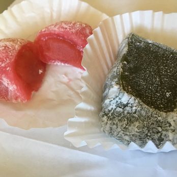 Hogetsu Bakery - Left: Strawberry flavored bean filling inside ($1.85). Right: Matcha flavored with no filling ($1.85) - Bakeries Near Me - Chula Vista, California Hogetsu Bakery - Left: Strawberry flavored bean filling inside ($1.85). Right: Matcha flavored with no filling ($1.85) - Bakeries Near Me - Chula Vista, California