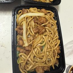 Chicken lo-mein Chicken lo-mein