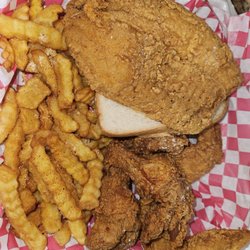 Combo plate - wings, fish and fried