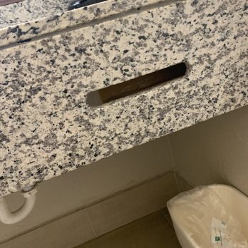 Quality Inn & Suites - Outdated fixtures - Hotels Near Me - Des Moines, Iowa Quality Inn & Suites - Outdated fixtures - Hotels Near Me - Des Moines, Iowa