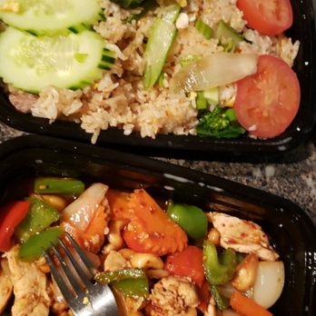Khob Khun Thai Cuisine - Chicken cashew and VERY BORING BLAND fried rice - Thai Near Me - Coquitlam, British Columbia