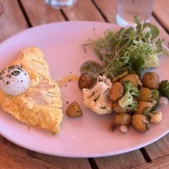 Sapphire - smoked salmon omelet - New American Near Me - Laguna Beach, California Sapphire - smoked salmon omelet - New American Near Me - Laguna Beach, California