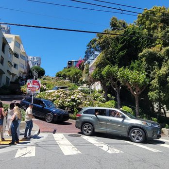 Lombard Street - Landmarks & Historical Buildings Near Me - San Francisco, California