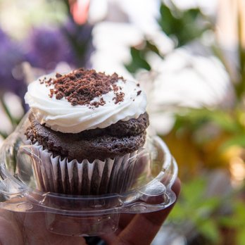 Hype Food - Cookies and Cream Cupcake. Instagram @fatnam_eats - Gluten-Free Near Me - Toronto, Ontario Hype Food - Cookies and Cream Cupcake. Instagram @fatnam_eats - Gluten-Free Near Me - Toronto, Ontario