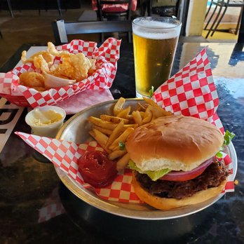 Earl's Grille - Small Block Fries & Beer - Burgers Near Me - Crump, Tennessee