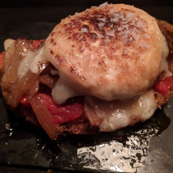 Casa Alvaro - Tomates, caramelized onions and goat cheese - Spanish Near Me - Sóller, PM