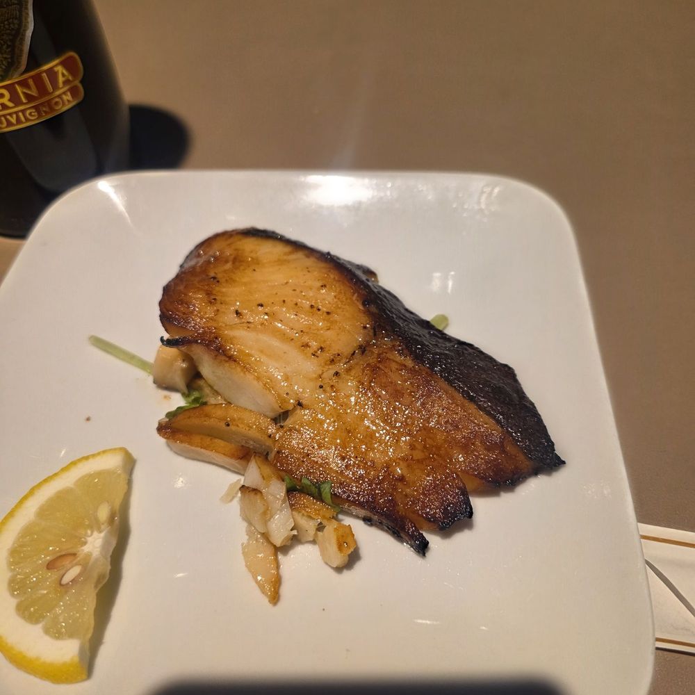 Ginza Sushi - Sushi Bars Near Me - Honolulu, Hawaii Ginza Sushi - Sushi Bars Near Me - Honolulu, Hawaii