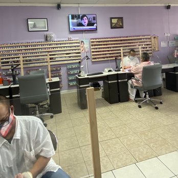 D & V Nails - Professional and clean! Excellent current product selection! 9:30-6:30 M-Sat - Nail Salons Near Me - Charlotte, North Carolina