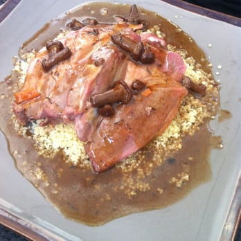 Carbone - Gigot d'agneau à la semoule et jus aux girolles - French Near Me - Marseille, 13 Carbone - Gigot d'agneau à la semoule et jus aux girolles - French Near Me - Marseille, 13