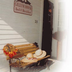 Gillum House - Relax on our front porch