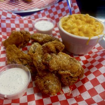 It's Nacho Average Bar & Grill - Garlic Parmesan Wings and Mac and Cheese - Sports Bars Near Me - Midlothian, Texas