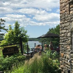 Windemere Pub - Plenty of seating and no reservations required!