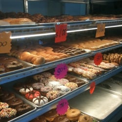 Richard's Donuts & Pastries - Uhmmm donuts