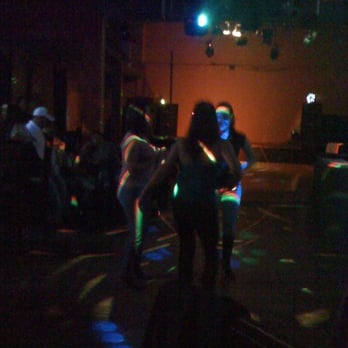 Iguanas Bar - Not too many people dancing at first ... - Dance Clubs Near Me - Pico Rivera, California
