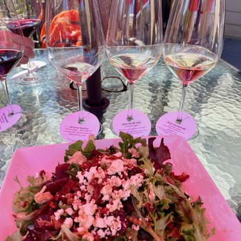 Sigillo Cellars - Beet salad with chicken and 3 white wines for tasting! - Wineries Near Me - Snoqualmie, Washington Sigillo Cellars - Beet salad with chicken and 3 white wines for tasting! - Wineries Near Me - Snoqualmie, Washington