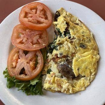 Lulu's Restaurant - an omelet with tomatoes and lettuce - American Near Me - Van Nuys, California