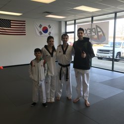 Master Steven preparing his new sparring team for Illinois state championships.