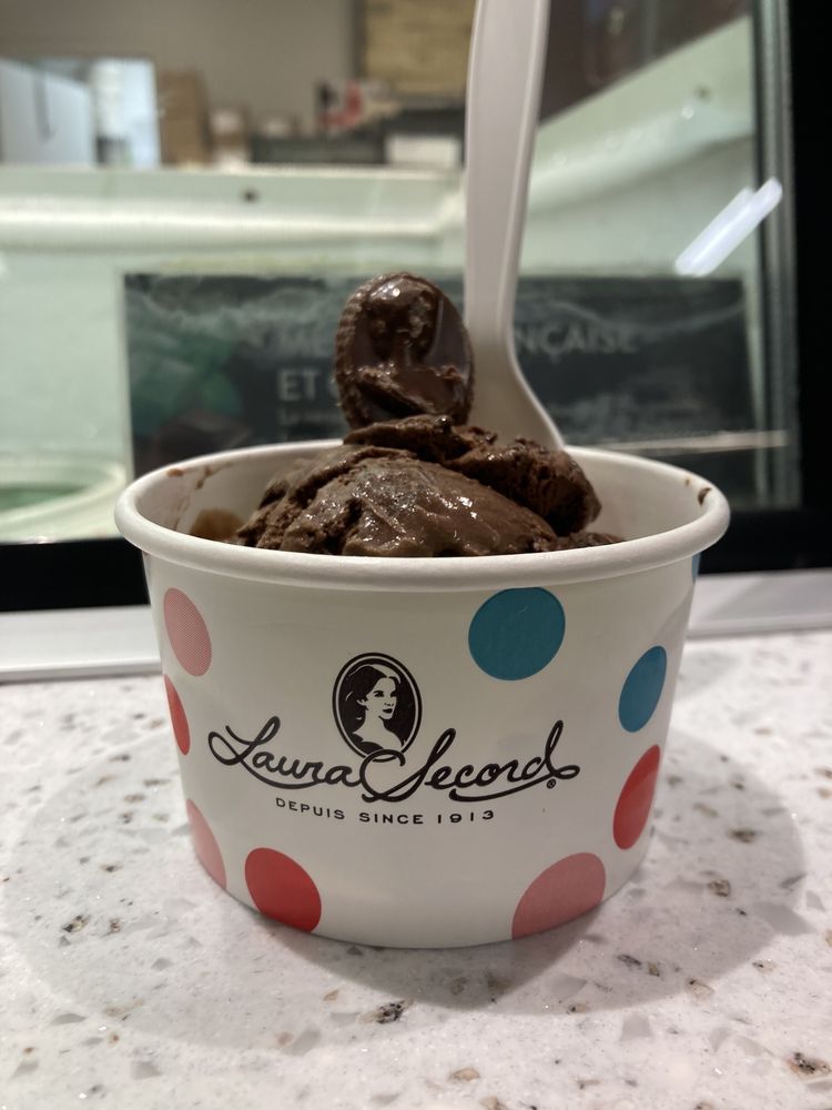 LAURA SECORD 705 Rue SainteCatherine, Montréal, Quebec, Canada