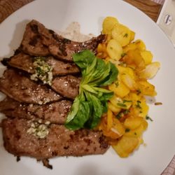 Kreuz - Leber mit Bratkartoffel und Feldsalat