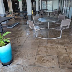 Aina Haina Shopping Center - Wow, they hose it down clean!