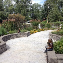 Simpson Garden Community Center - Misc flowers new entrance. Sept. 2015.