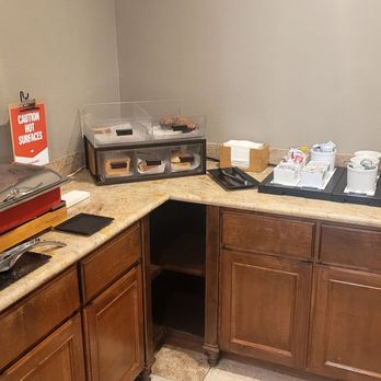 Hampton Inn Ukiah - Breakfast - Hotels Near Me - Ukiah, California Hampton Inn Ukiah - Breakfast - Hotels Near Me - Ukiah, California