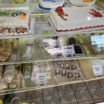 Donut Days Bakery - They make a great cake. - Donuts Near Me - Lexington, Kentucky