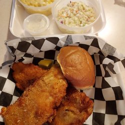 Noxs On 8 - Large Fish Sandwich and Mac and Slaw.
