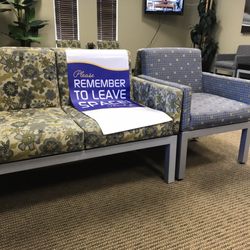Center for Retina & Macular Disease - Seating area