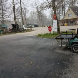 Elizabethtown Crossroads Campground - Roadway in front of office