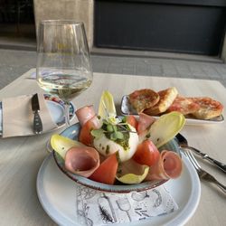 Cellarer - Buratta, and pan con tomate